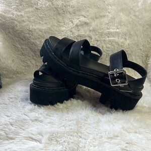 Lamaoda Chunky Platform Sandal in Black